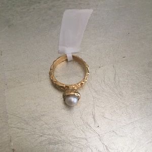Gorgeous pearl gold ring